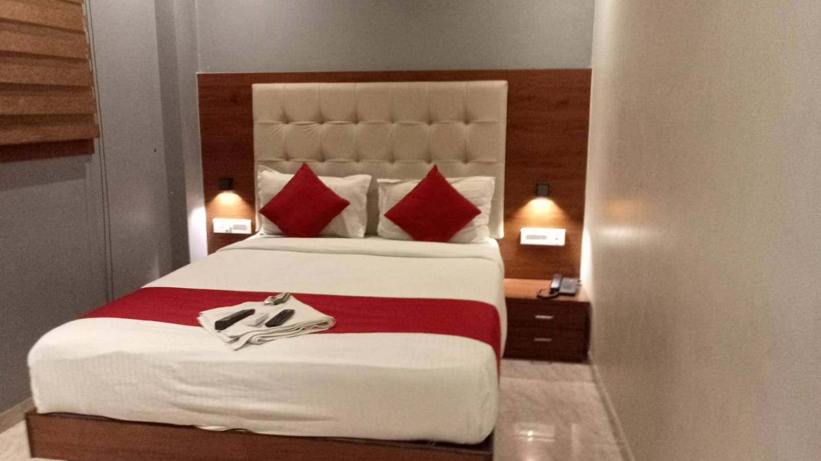 Gateway Star Hotel Mumbai Ngoại thất bức ảnh